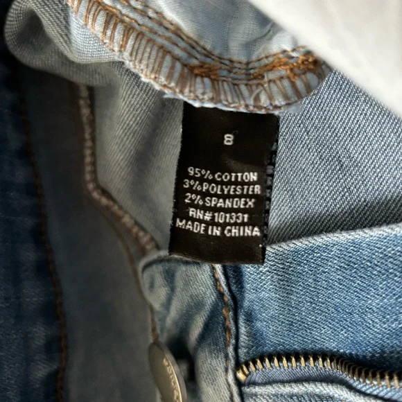 Women’s size 8 Refuge Distressed High Waist Jeans - Picture 3 of 4